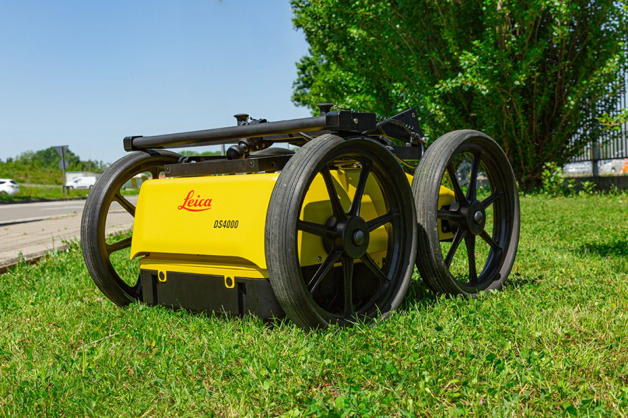 Leica DS4000 GPR outdoors