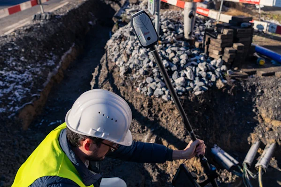 Leica Zeno FLX100 Plus Smart Antenna with Tilt Compensation